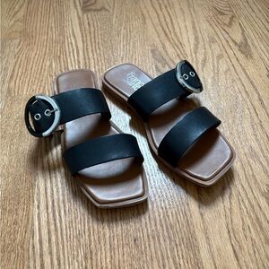 Black sandal